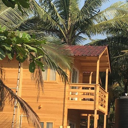 Tiara Fiesta Beach Cottages Morjim Exterior foto